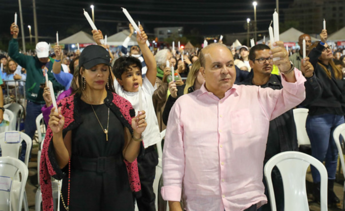 Festa de Pentecostes emociona multidão de fiéis no Taguaparque