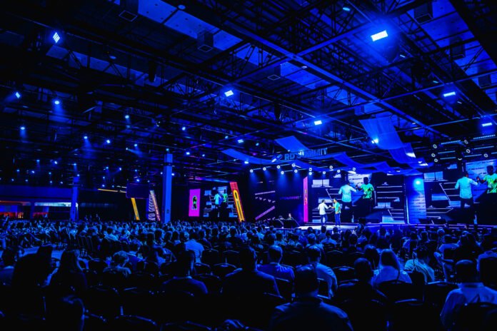 RD Summit anuncia Palco Diálogos com painéis e podcasts