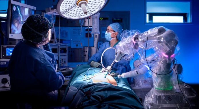 CMR Surgical promove debate sobre IA e o futuro da saúde
