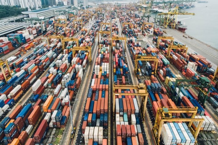 Rotas internacionais ajustam-se às mudanças no comércio global