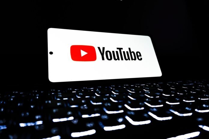 YouTube, vídeos curtos, YouTube Shorts, criadores de conteúdo, marketing digital, produção de conteúdo, algoritmo do YouTube, consumo de vídeos, economia da atenção, redes sociais, creator economy, jornalismo digital, influenciadores digitais, vídeos longos, Smart TV, conteúdo multiplataforma, inteligência artificial, audiência digital, tendências do YouTube, creators, monetização no YouTube, vídeo online, transformação digital, futuro do YouTube, consumo de conteúdo digital