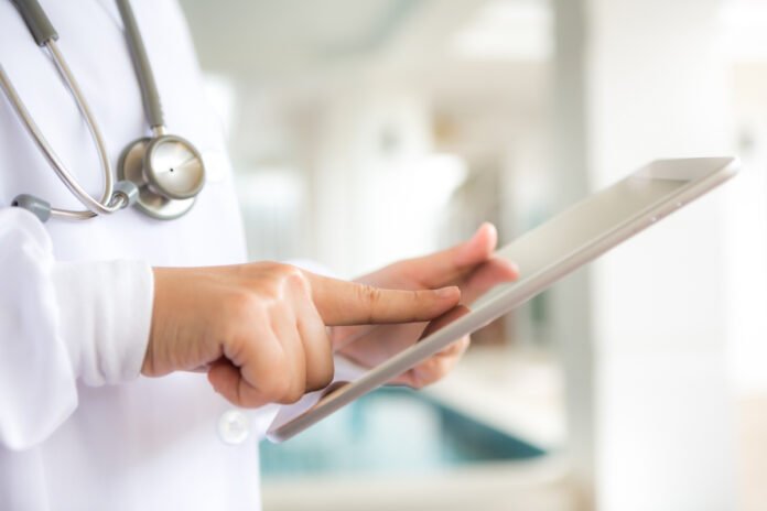 IA acelera o marketing médico e expõe quem só executa