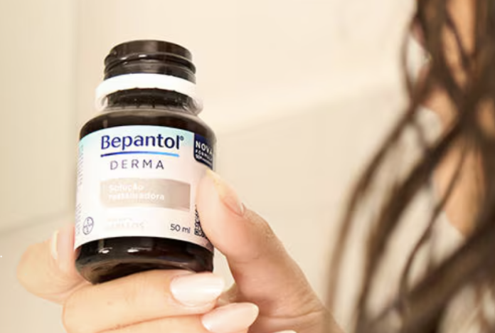 Bepantol Derma, Bepantol cabelo, solução hidratante para cabelo, hidratação capilar, Dexpantenol, cabelos secos, cabelos opacos, pontas duplas, hidratação dos fios, cuidados com o cabelo, Bayer, tratamento capilar, brilho dos cabelos, maciez dos fios, couro cabeludo, produto para cabelo, rotina capilar, hidratação intensa, recuperação dos fios, cosmético capilar, Bepantol Derma Solução, cabelos ressecados, beleza capilar, cuidados diários, lançamento Bepantol