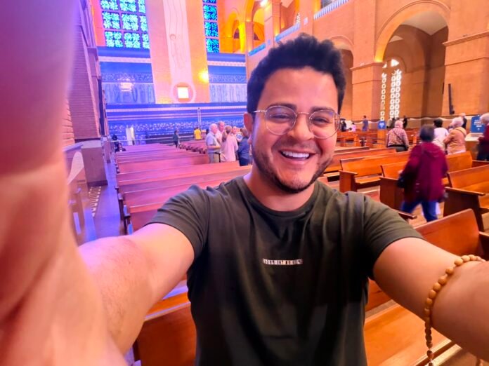 Basílica Nossa Senhora Aparecida, Aparecida SP, turismo religioso, Santuário Nacional, Eldo Gomes, YouTube, viagem para Aparecida, turismo em São Paulo, roteiro religioso, o que fazer em Aparecida, turismo brasileiro, peregrinação, igreja católica, destinos religiosos, canal Eldo Gomes, vlog de viagem, turismo de fé, pontos turísticos de São Paulo, turismo nacional, vídeo de viagem.