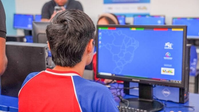 77754ab1 8114 4e9e b2a2 70cc6f27312d Aprender Conectado supera marca de 30 mil escolas