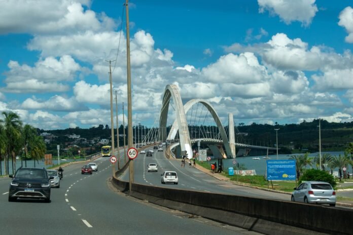brasilia jk bridge scenic view with cloudy sky
